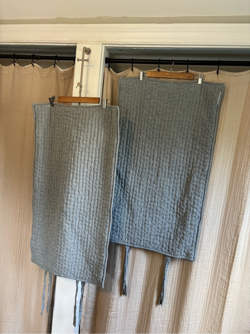 Pair of Pottery Barn Pick Stitch Cotton Linen Shams- King- Chambray - Picture 3 of 10